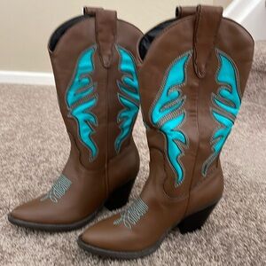 NEW Brown and turquoise manmade leather cowboy boots. Size 6 New in box